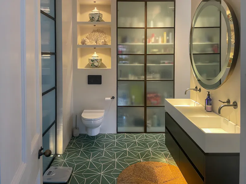 Bathroom at Chiswick Renovated Family Home, B1114 (photo 13)
