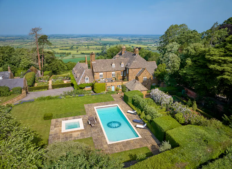 Swimming pool - outdoor at 16th Century Banbury Manor, M368 (photo 16)