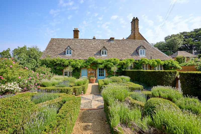 Garden - formal at 16th Century Banbury Manor, M368 (photo 18)