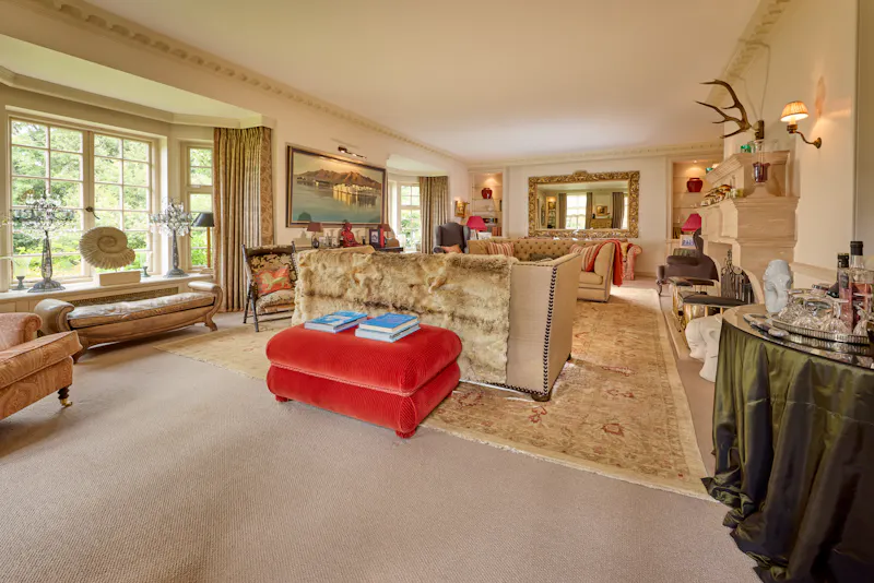 Living Room at 16th Century Banbury Manor, M368 (photo 7)