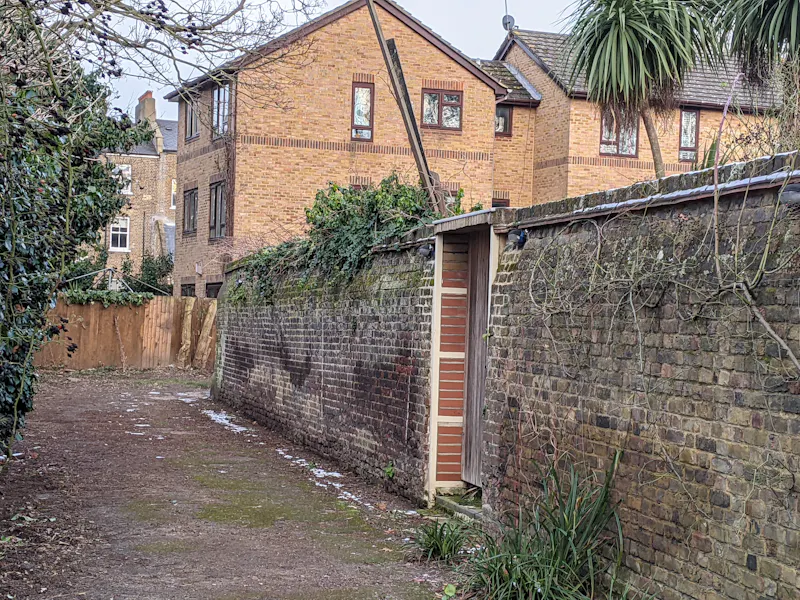 Hidden Camberwell courtyard , Q158 (photo 19)