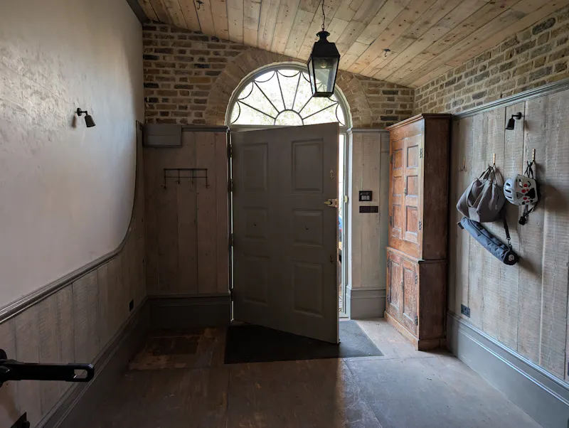 Hidden Camberwell courtyard , Q158 (photo 3)
