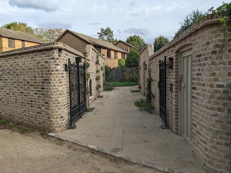 Hidden Camberwell courtyard , Q158 (photo 16)