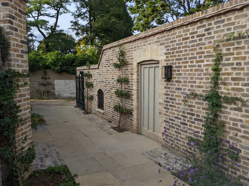 Hidden Camberwell courtyard , Q158 (photo 5)