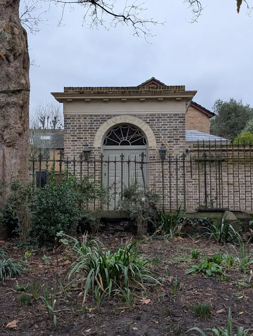 Hidden Camberwell courtyard , Q158
