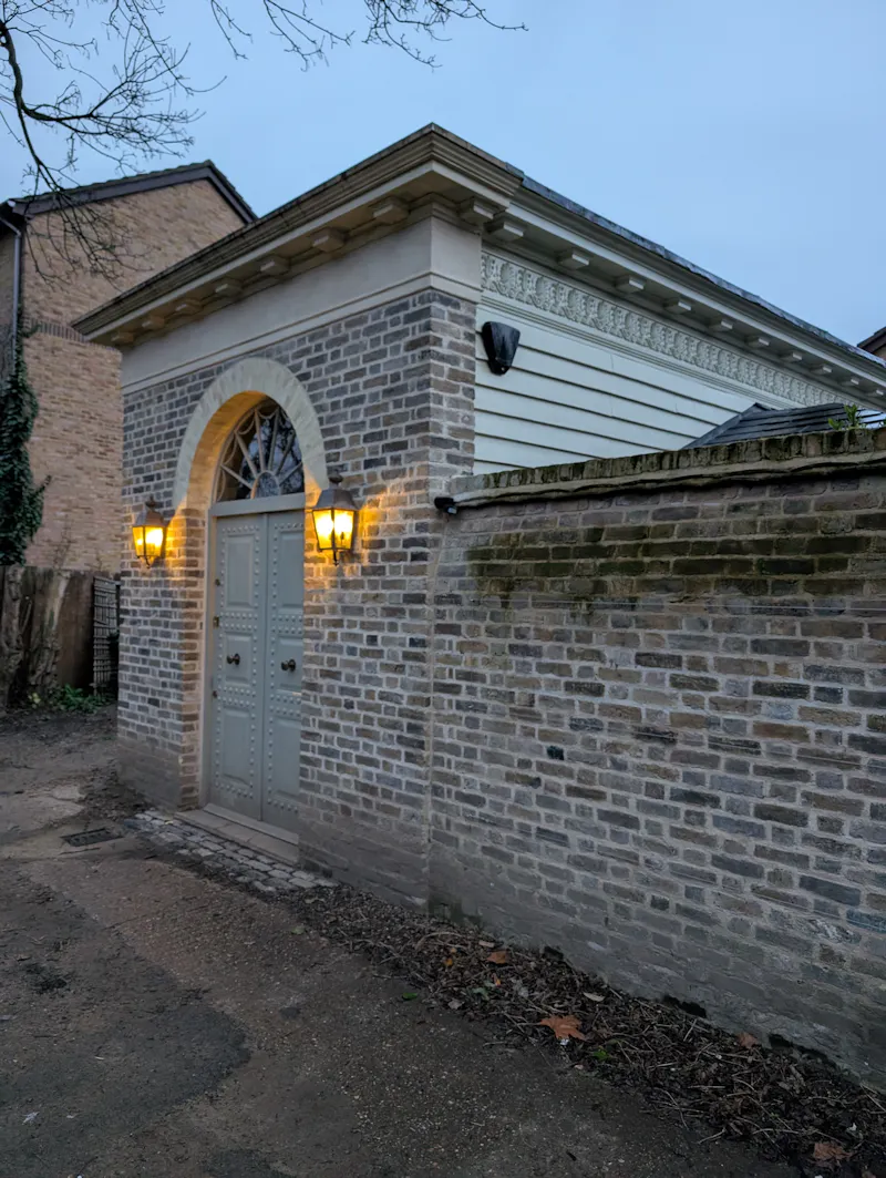 Hidden Camberwell courtyard , Q158 (photo 2)