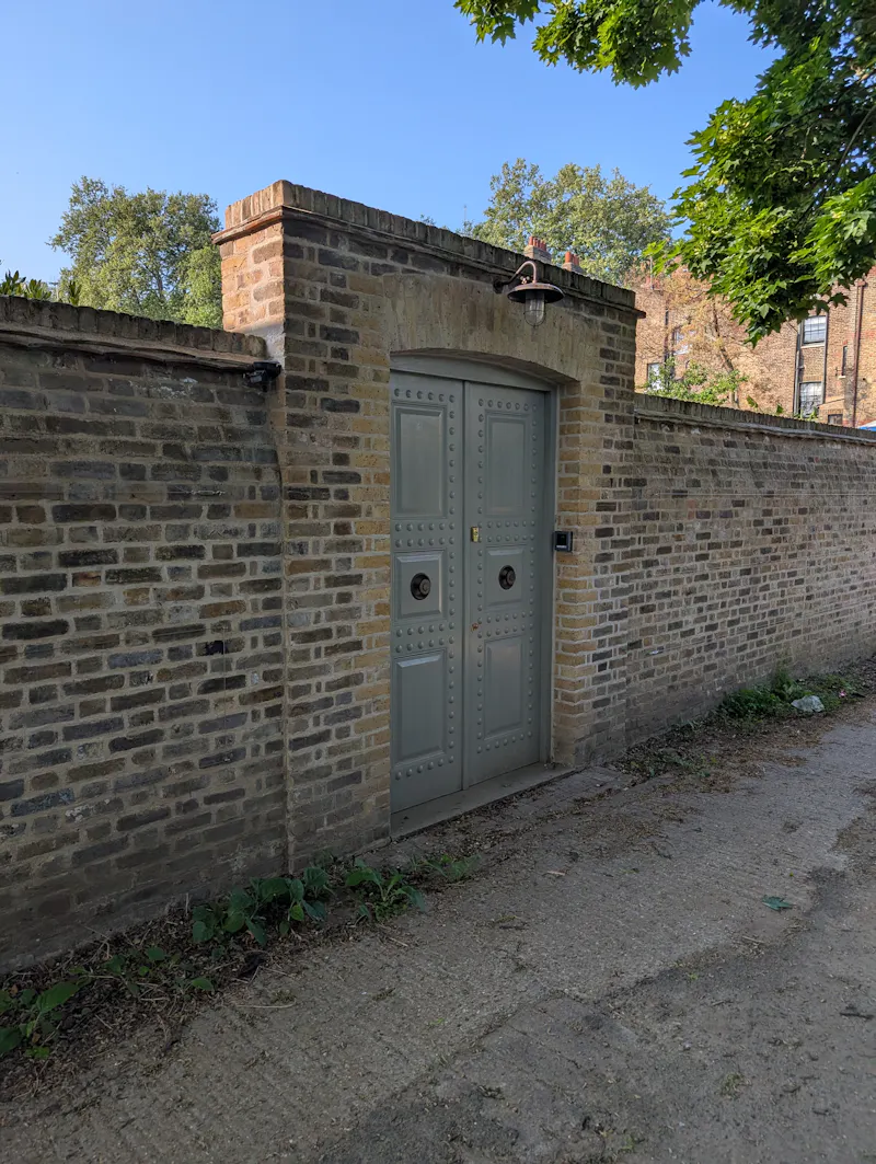 Hidden Camberwell courtyard , Q158 (photo 12)