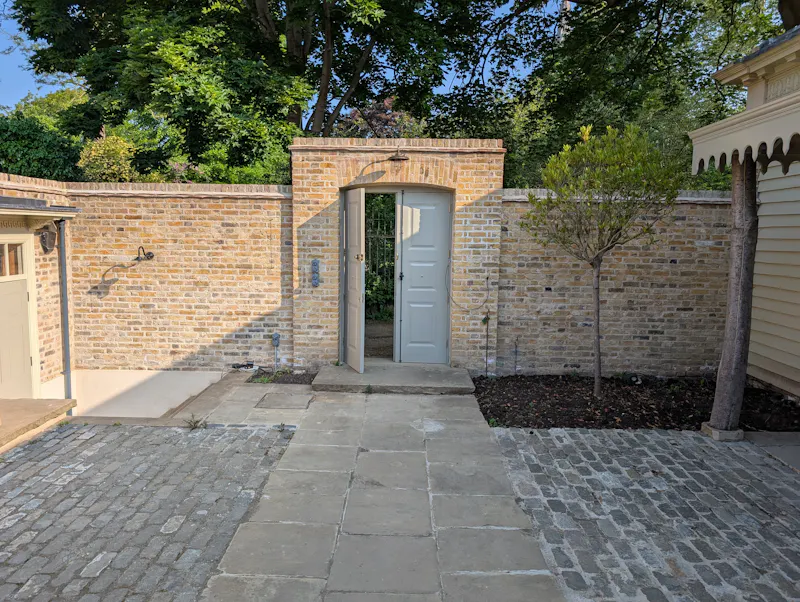 Hidden Camberwell courtyard , Q158 (photo 11)