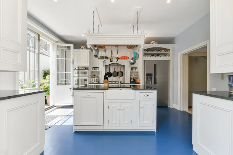 Kitchen at Period South Ken Townhouse, A1659 (photo 12)