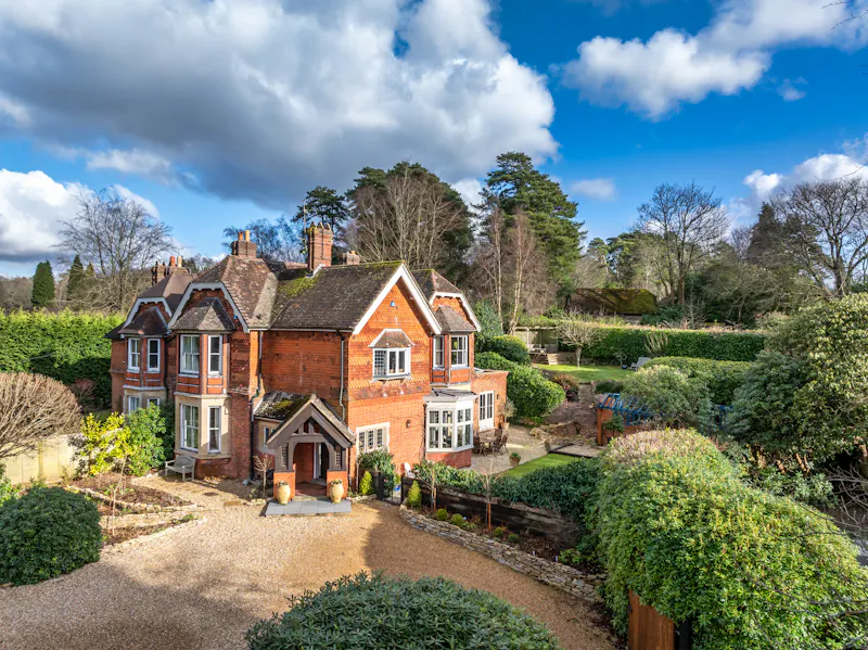 Driveway at Victorian Villa in Haslemere, B2084 (photo 41)