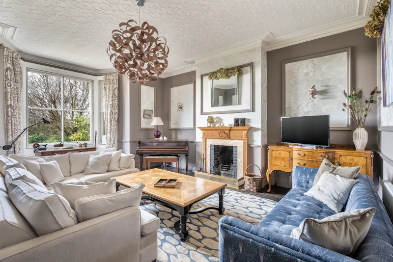 Living Room at Victorian Villa in Haslemere, B2084 (photo 2)