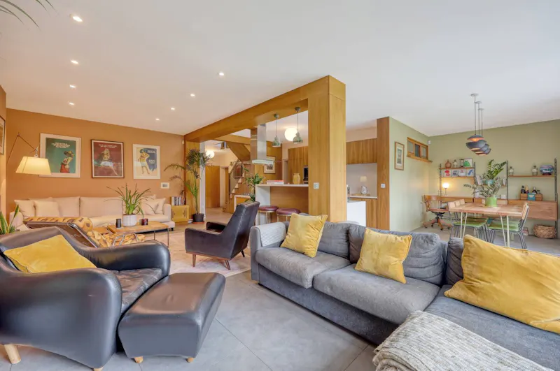 Living Room at Retro Wandstead Semi, D2823 (photo 6)