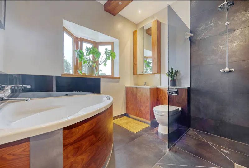 Bathroom at Retro Wandstead Semi, D2823 (photo 22)