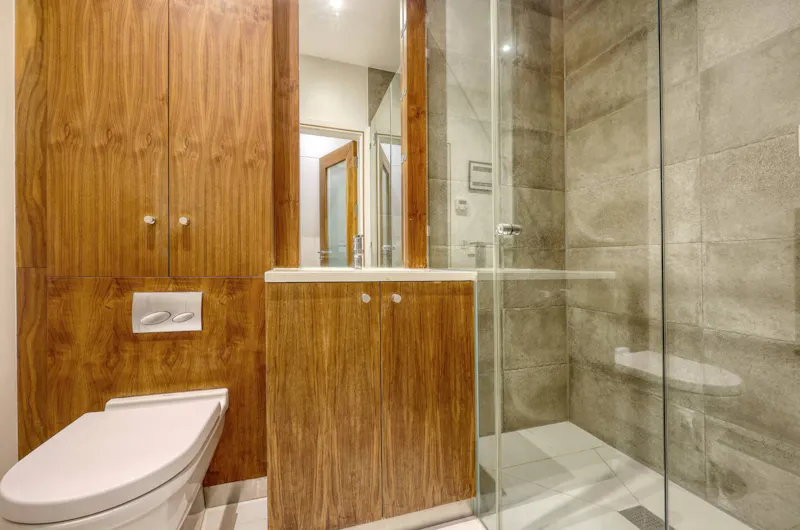 Shower at Retro Wandstead Semi, D2823 (photo 26)