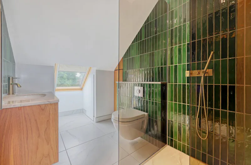 Bathroom at Retro Wandstead Semi, D2823 (photo 19)