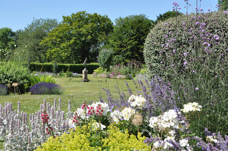 Garden - wild at Kidlington Palladian mansion , A439 (photo 17)
