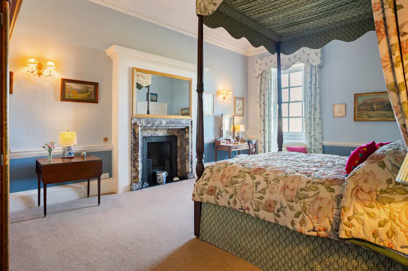 Bedroom at Kidlington Palladian mansion , A439 (photo 13)