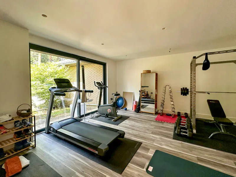 Gym at Wokingham Mid-Century Villa, D2822 (photo 9)