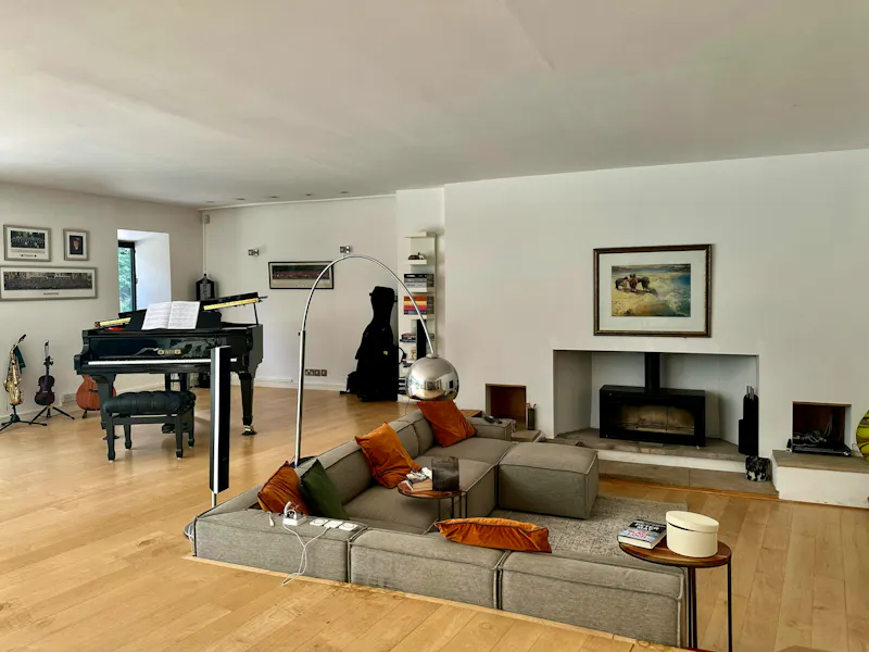 Living Room at Wokingham Mid-Century Villa, D2822 (photo 10)
