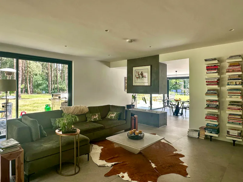 Living Room at Wokingham Mid-Century Villa, D2822 (photo 8)