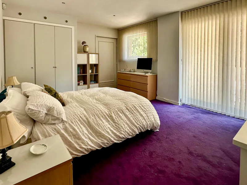 Bedroom at Wokingham Mid-Century Villa, D2822 (photo 11)