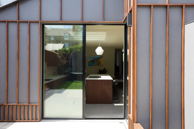 Design-led Brockley semi, B2104 (photo 38)