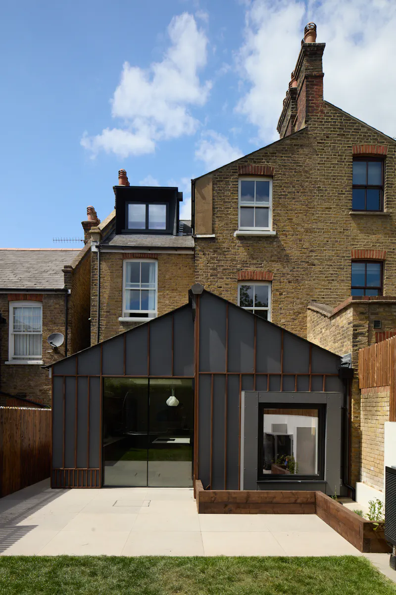 Design-led Brockley semi, B2104 (photo 40)
