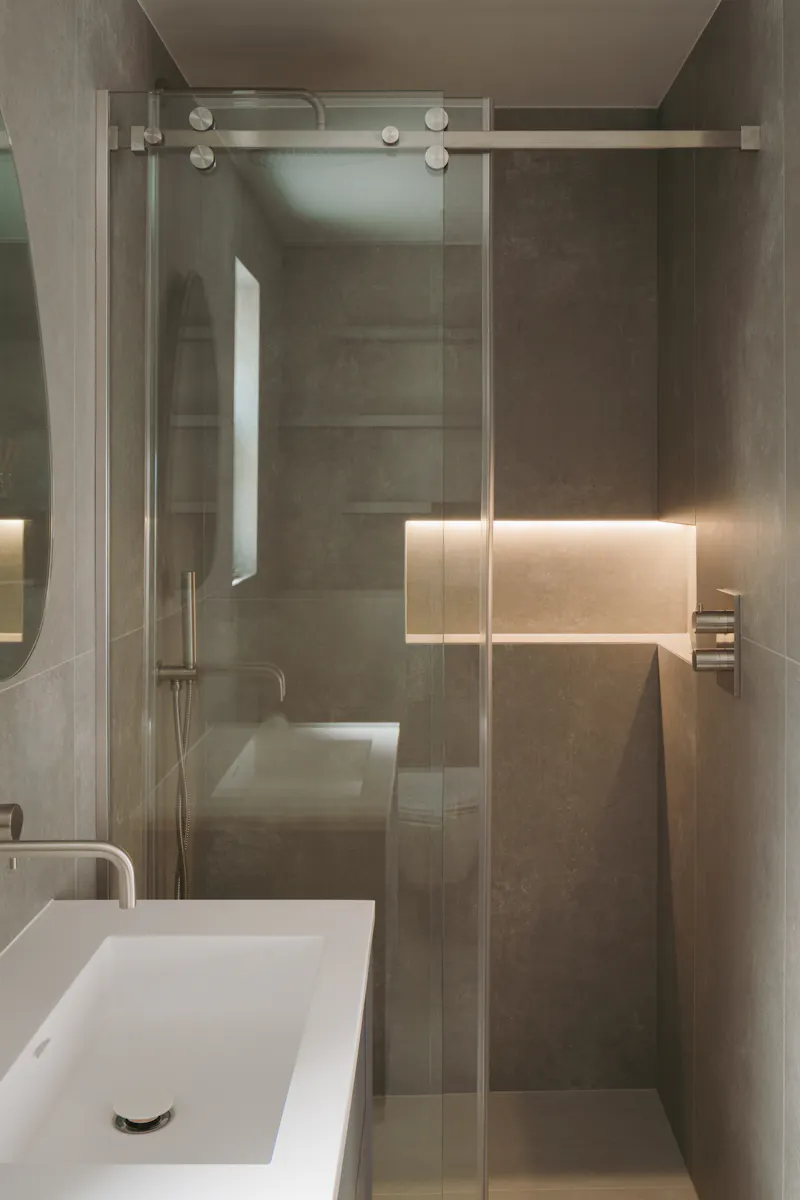 Bathroom at Modern mews house Chelsea, A1678 (photo 18)
