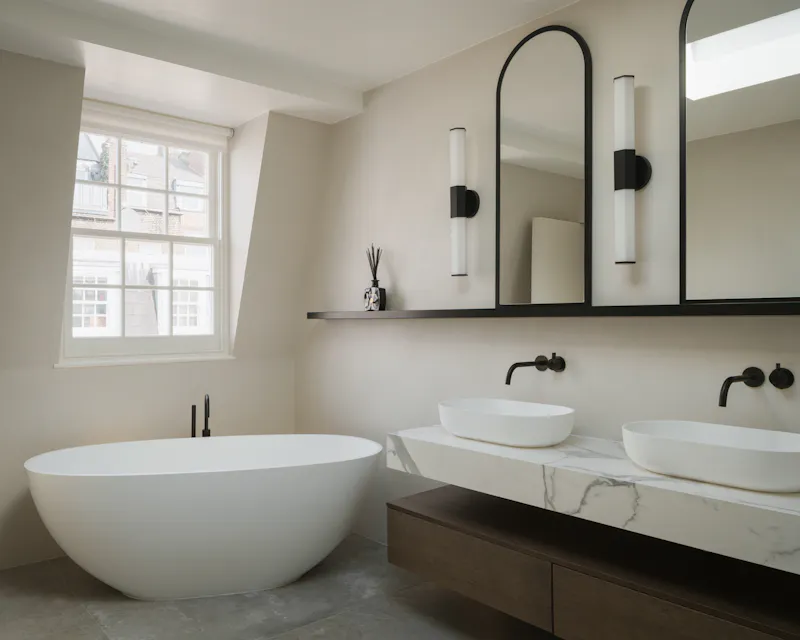 Bathroom at Modern mews house Chelsea, A1678 (photo 14)
