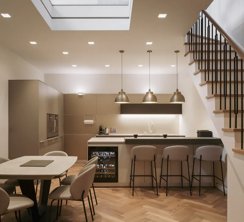 Kitchen at Modern mews house Chelsea, A1678 (photo 5)
