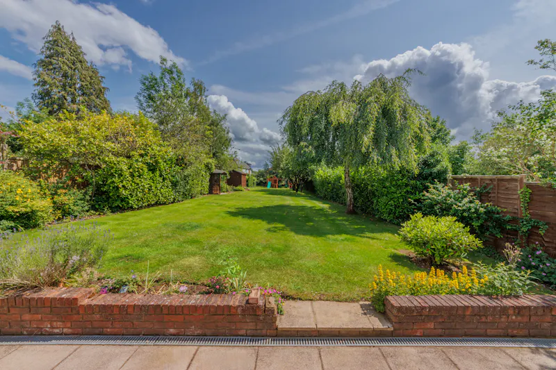 Garden at Modern Radlett Family Home, D2824 (photo 41)