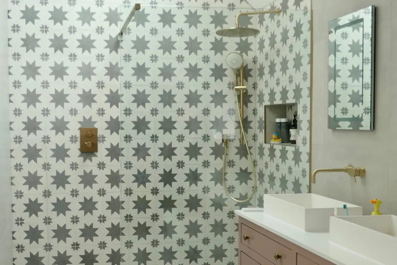 Bathroom at Modern Amersham Family Home, D2826 (photo 16)