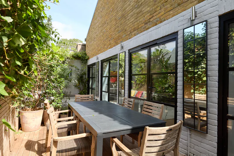 Stylish Stamford Brook home, F1061 (photo 12)
