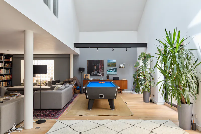 Stylish Stamford Brook home, F1061 (photo 8)