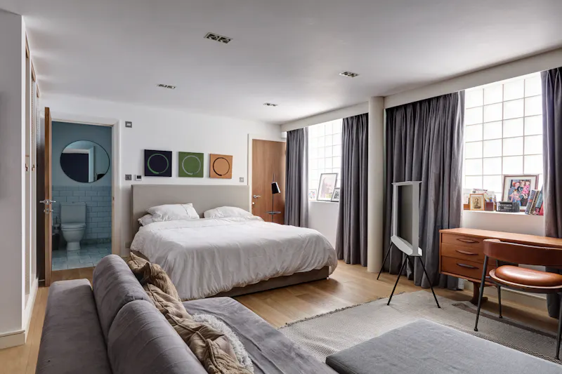 Bedroom at Stylish Stamford Brook home, F1061 (photo 32)