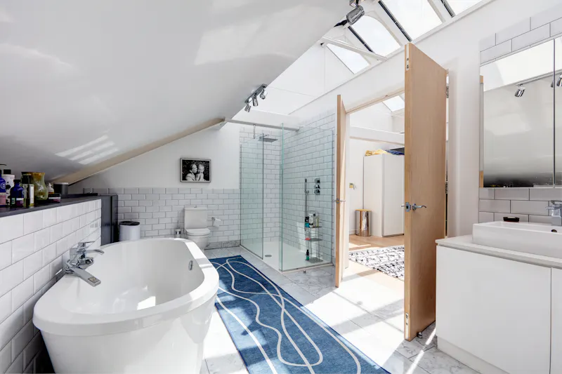 Bath at Stylish Stamford Brook home, F1061 (photo 30)