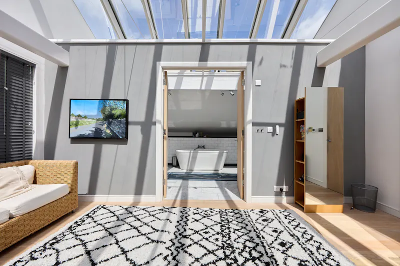 Stylish Stamford Brook home, F1061 (photo 29)