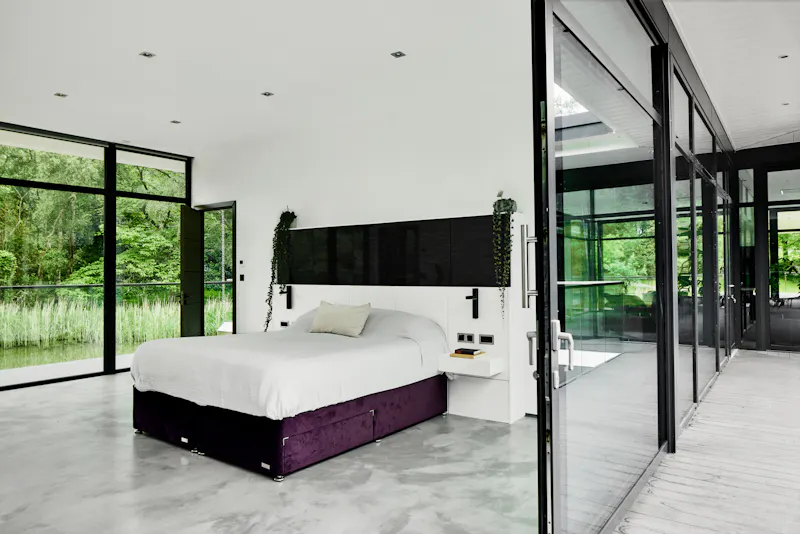 Bedroom at Hampshire Lake House, K512 (photo 11)