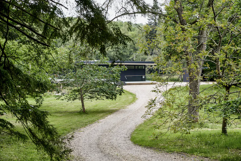 Driveway at Hampshire Lake House, K512 (photo 24)