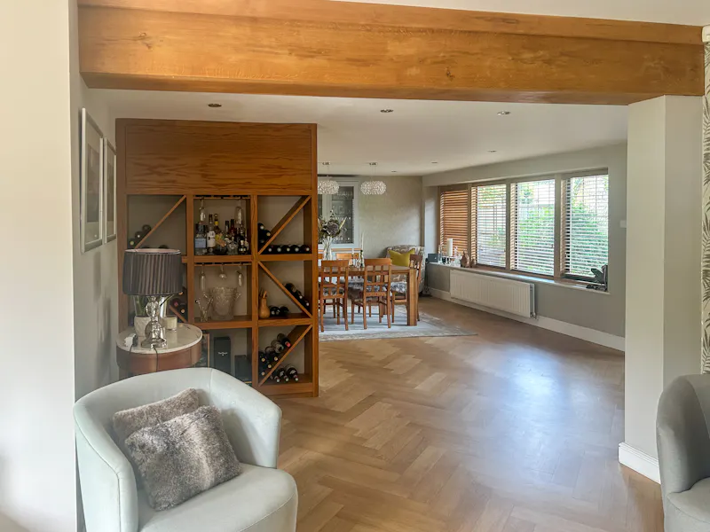 Beams at 1960s Beaconsfield Home, D2827 (photo 9)
