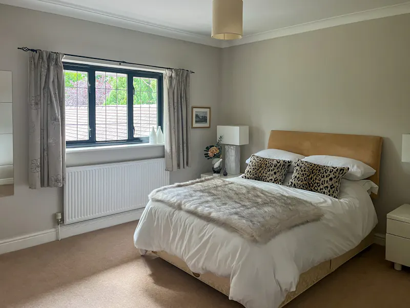 Bedroom at 1960s Beaconsfield Home, D2827 (photo 23)