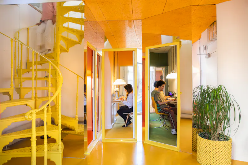 Staircase at Space Age Holland Park Office, T183 (photo 13)