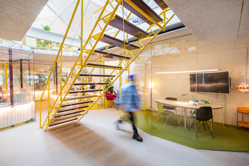 Staircase at Space Age Holland Park Office, T183 (photo 7)