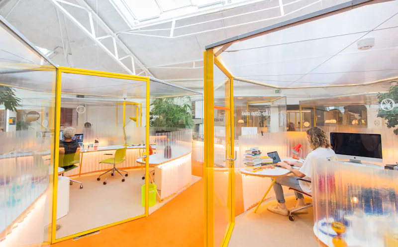 Space Age Holland Park Office, T183 (photo 20)