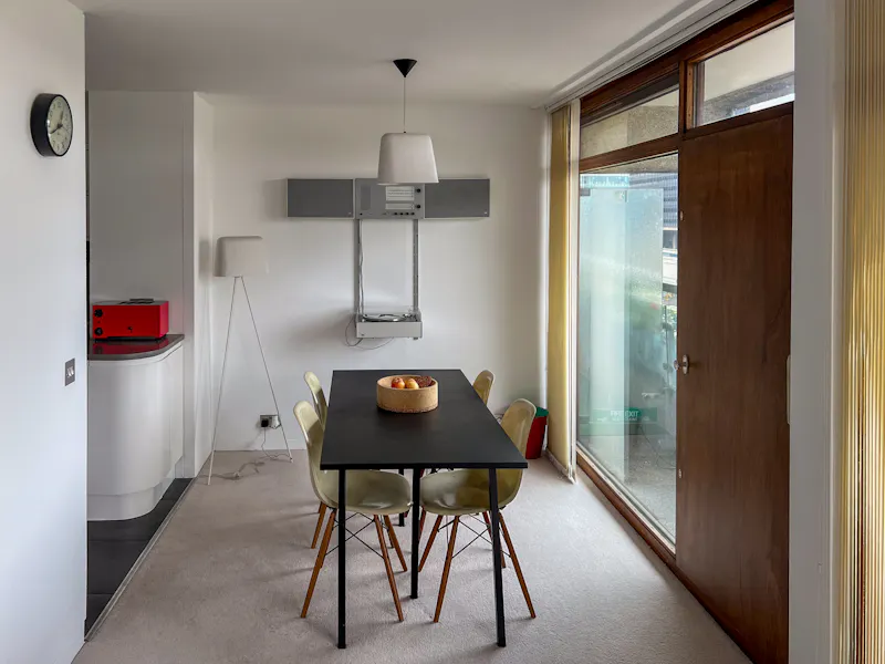 Dining room at Modernist Barbican Flat, F1260 (photo 8)