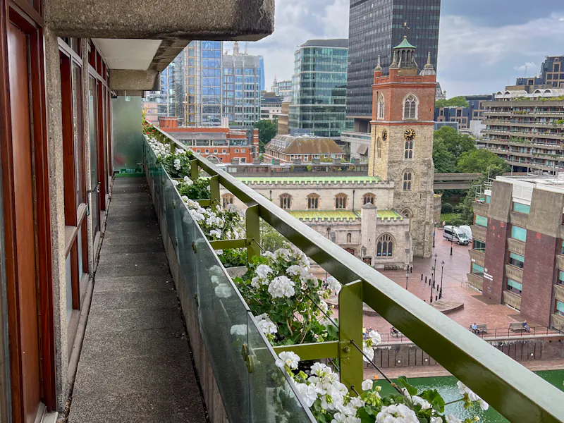 Modernist Barbican Flat, F1260 (photo 23)