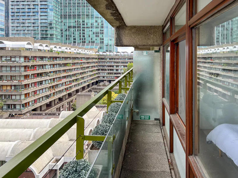 Balcony at Modernist Barbican Flat, F1260 (photo 21)