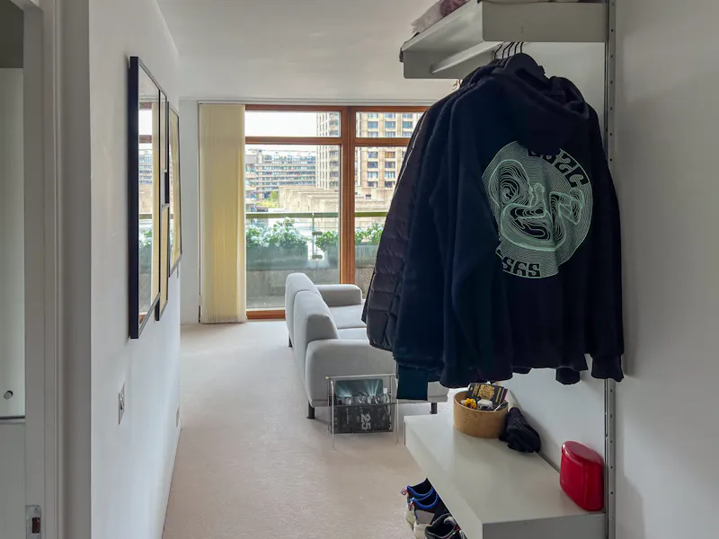 Entrance hall at Modernist Barbican Flat, F1260 (photo 5)