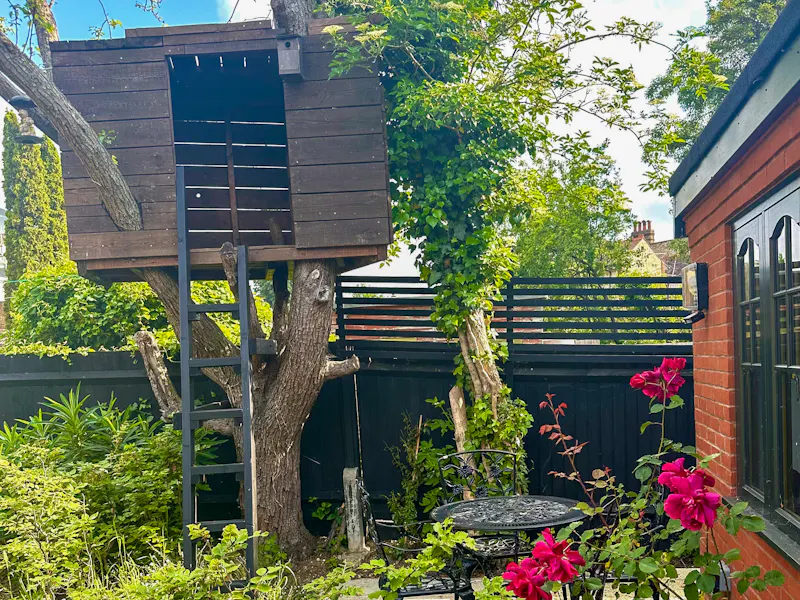 Treehouse at Colourful Palmers Green home, E525 (photo 68)