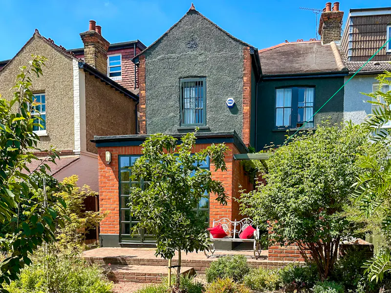 Colourful Palmers Green home, E525 (photo 69)
